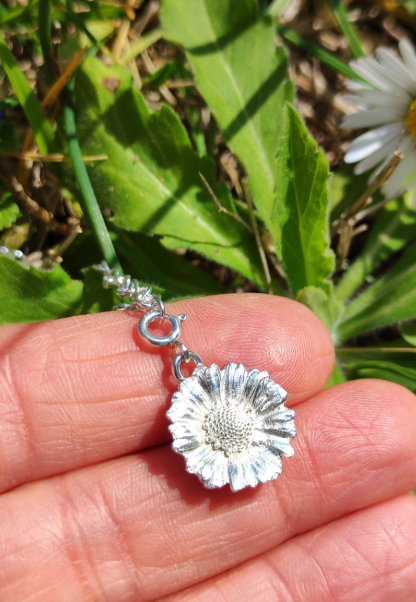 Mini Gänseblümchen Anhänger mit Karabiner