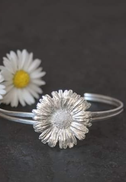 Set Nr. 6 Gänseblümchen Ohrstecker und Armreif