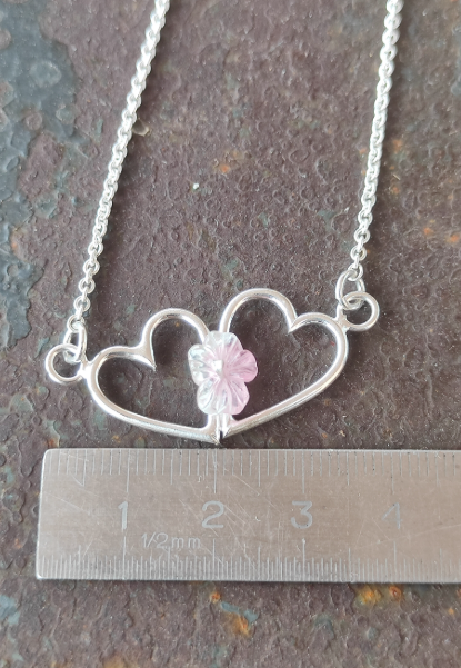 Kette mit Herzpärchen und Turmalin Blüte