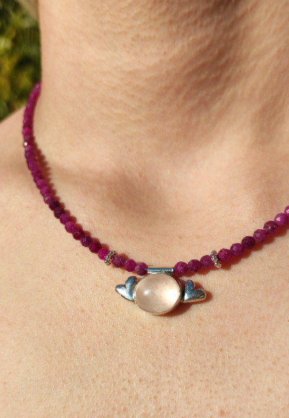 Herz Collier mit Rosenquarz und Rubinkette