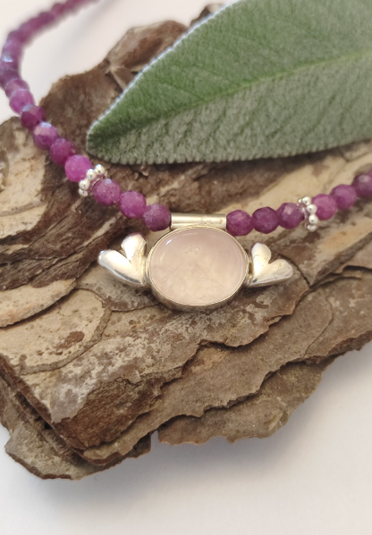 Herz Collier mit Rosenquarz und Rubinkette