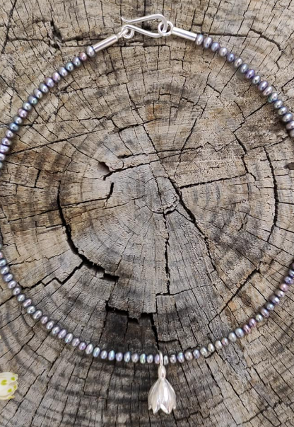 Märzenbecher Collier mit Süßwasserperlen