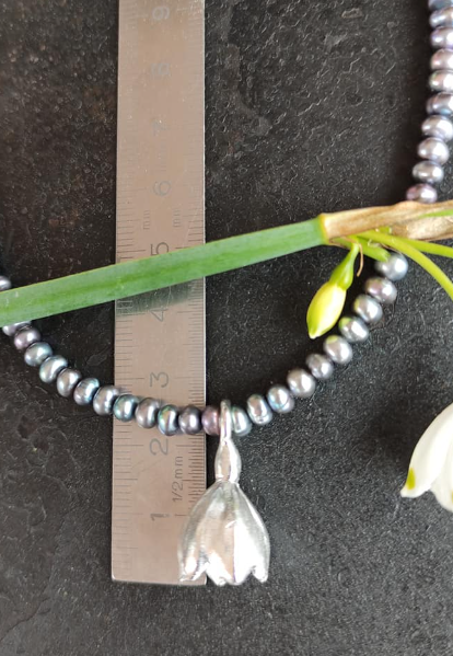 Märzenbecher Collier mit Süßwasserperlen