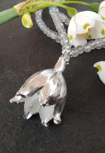 Lange Labradorit Kette mit Märzenbecher