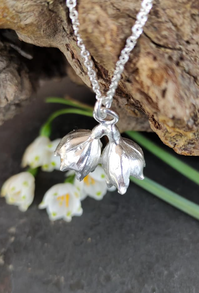 Märzenbecher Anhänger mit zwei Blüten