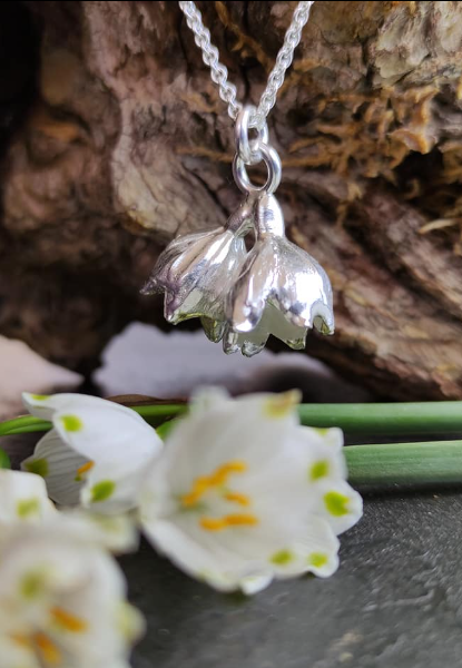 Märzenbecher Anhänger mit zwei Blüten