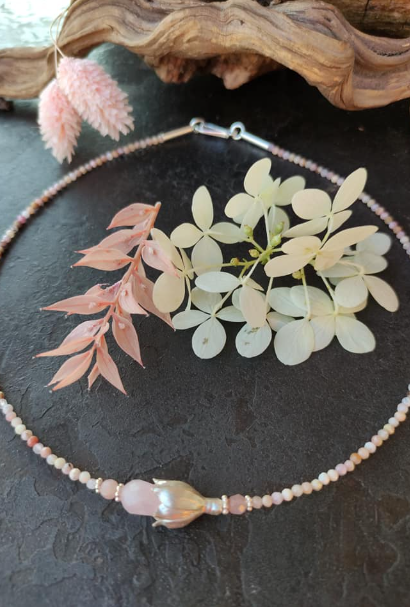 Märzenbecher Collier mit Opal