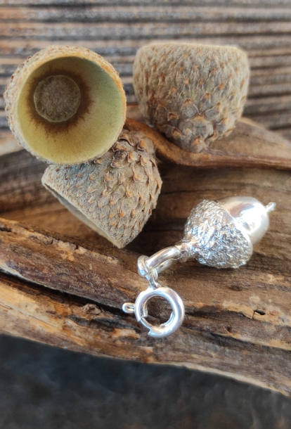 Kleiner Eichel Anhänger für Bettelarmbänder