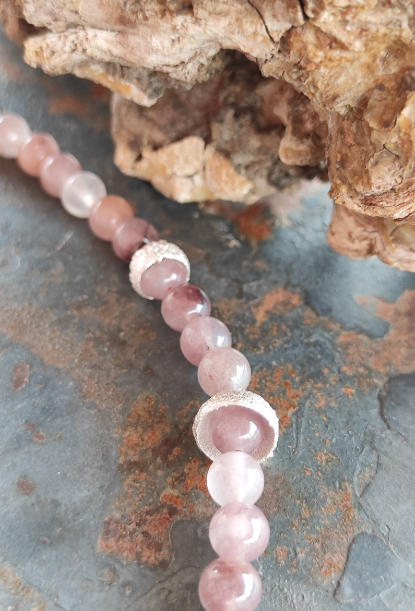 Kurze Eichelhütchen Kette mit Rose Quarz