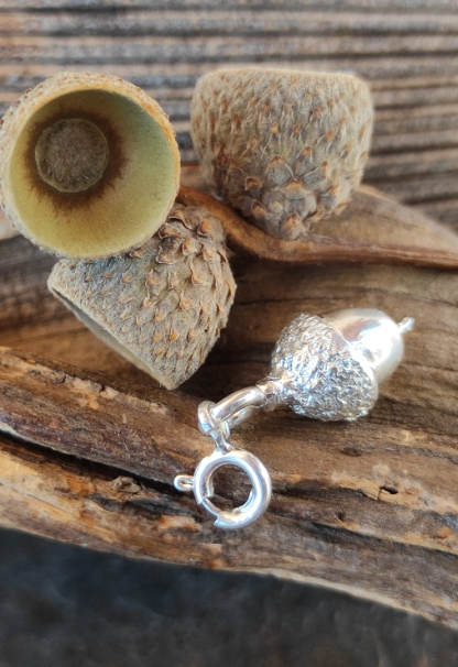 Kleiner Eichel Anhänger für Bettelarmbänder