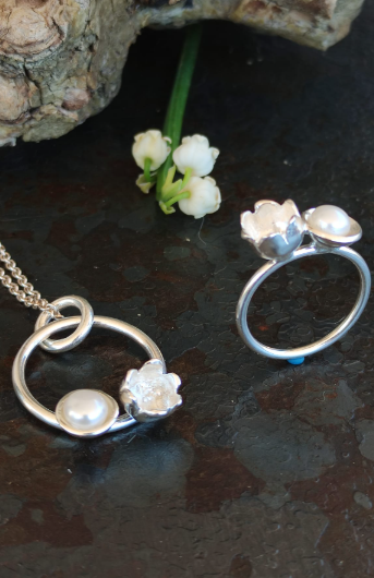 Maiglöckchen Ring mit Perle