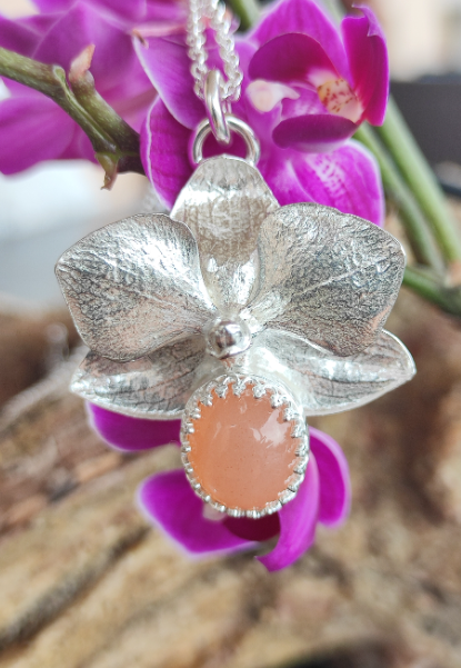 Mini Orchidee Anhänger mit Mondstein