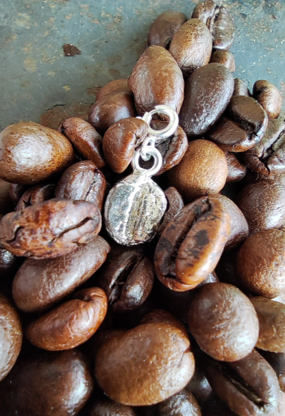 Kaffeebohnen Anhänger für ein Bettelarmband