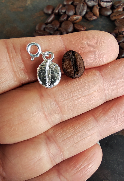 Kaffeebohnen Anhänger für ein Bettelarmband