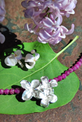 Zartes Fliederblüten Collier mit Rubin