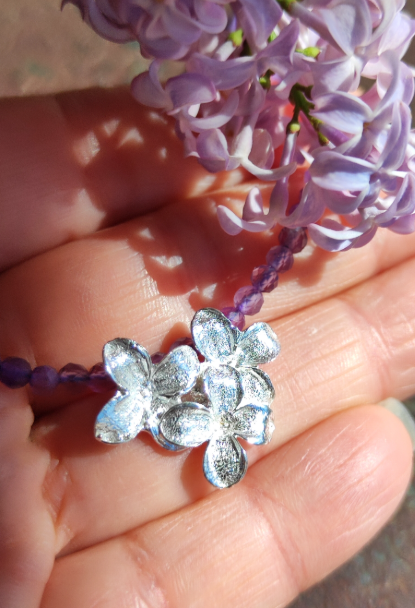 Zartes Fliederblüten Collier mit Amethyst