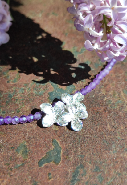 Zartes Fliederblüten Collier mit Amethyst