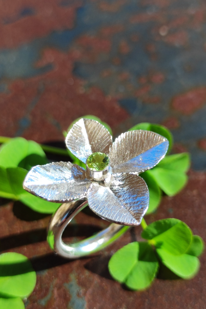 Glücks Klee Ring mit Peridot
