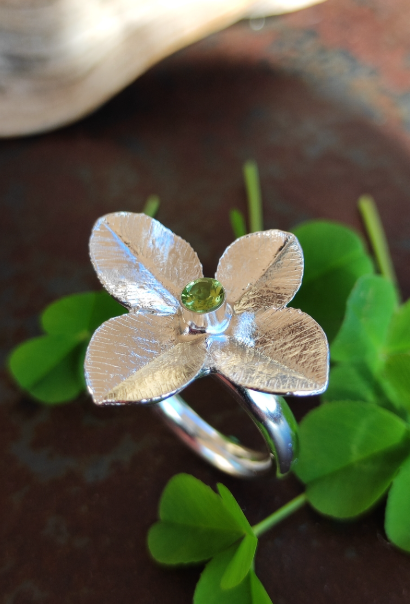 Glücks Klee Ring mit Peridot