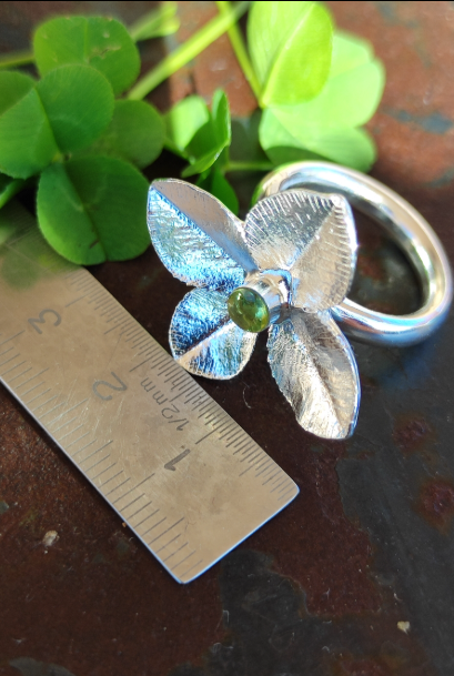 Glücks Klee Ring mit Peridot