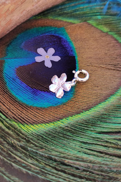 Vergissmeinnicht Blüte für ein Bettelarmband