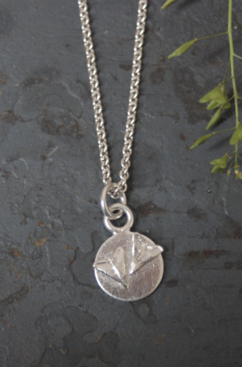 Kleiner Talisman Anhänger mit Hirtentäschelkraut