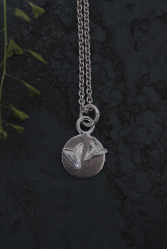 Kleiner Talisman Anhänger mit Hirtentäschelkraut