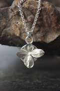Talisman Anhänger mit mini Hortensie