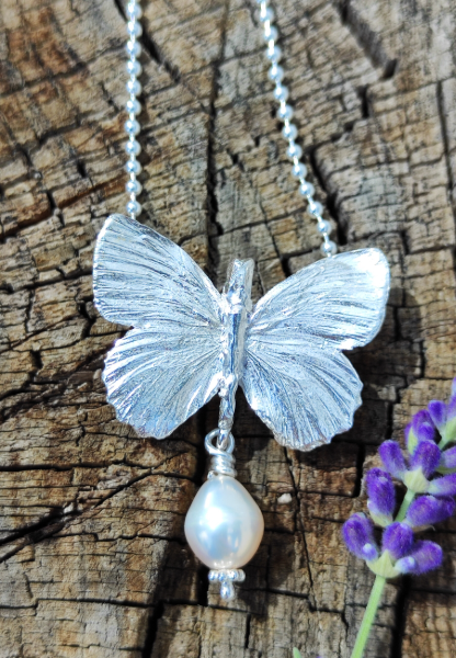 Kleines Schmetterlings Collier mit Perle