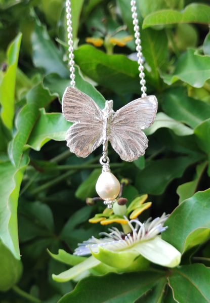 Kleines Schmetterlings Collier mit Perle