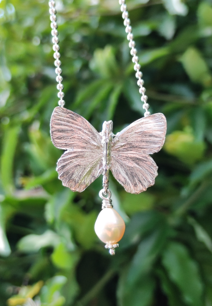 Kleines Schmetterlings Collier mit Perle