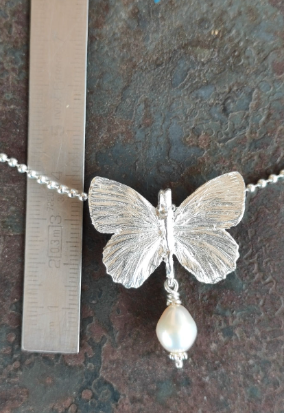 Kleines Schmetterlings Collier mit Perle