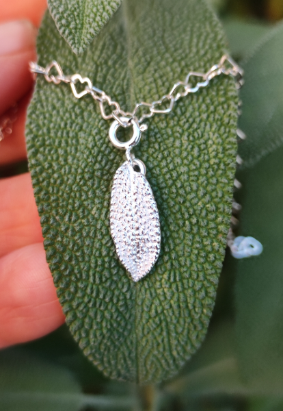 Mini Salbei Blatt Anhänger mit Karabiner