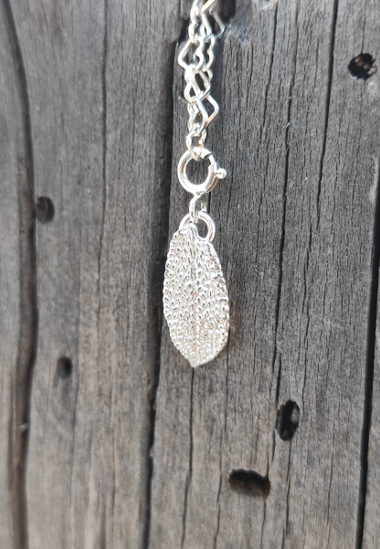 Mini Salbei Blatt Anhänger mit Karabiner