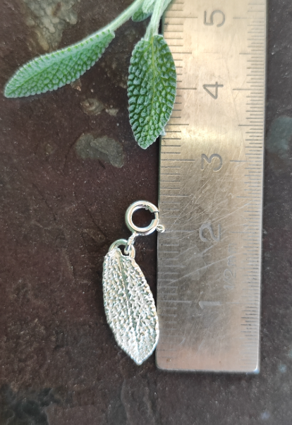 Mini Salbei Blatt Anhänger mit Karabiner
