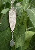 Salbei Blatt Anhänger mit Labradorit Tropfen