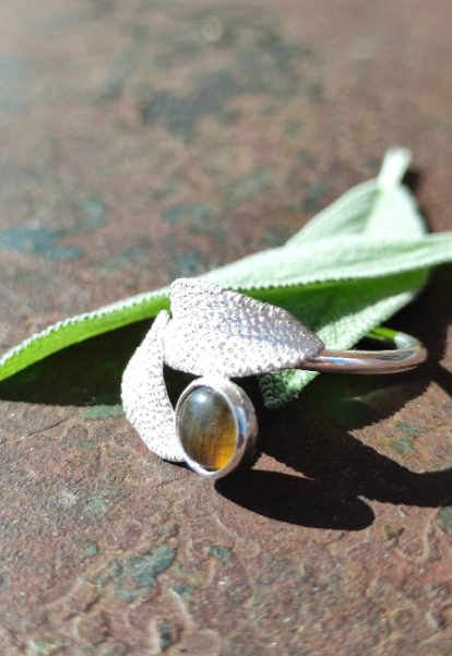 Salbei Ring mit zwei Blättern und Labradorit