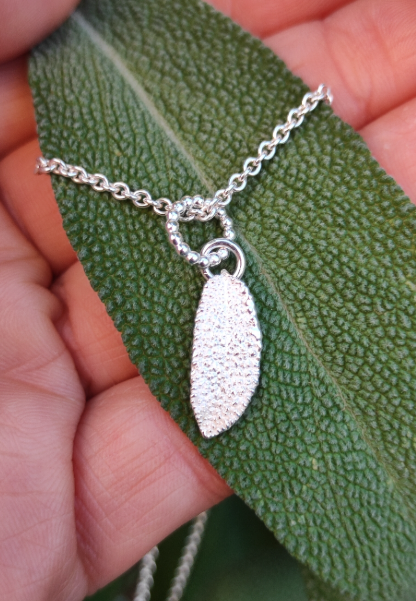 Mini Salbei Blatt Anhänger mit Kugelöse