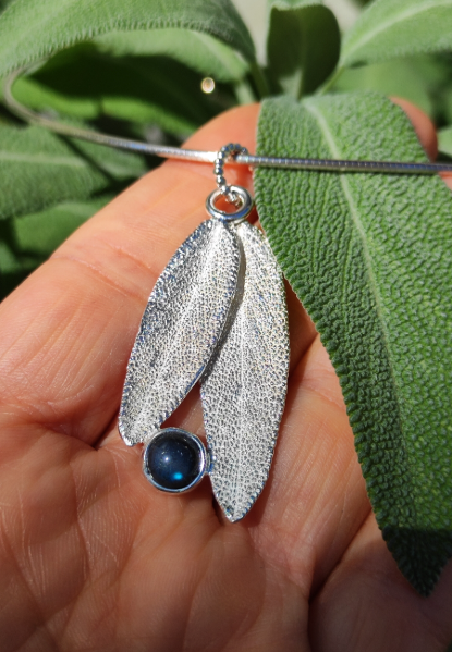 Neu Salbei Blatt Anhänger mit zwei Blättern und Labradorit