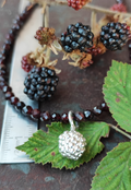 Granat Kette mit Mini Brombeere