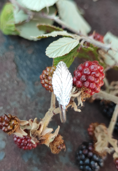 Brombeer Blatt Ring