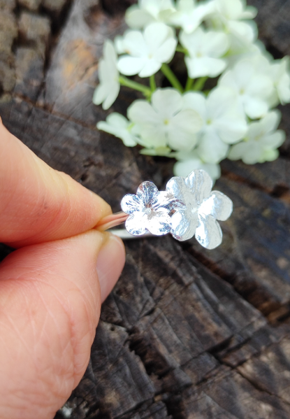Schneeball Hortensien Ring mit zwei Blüten