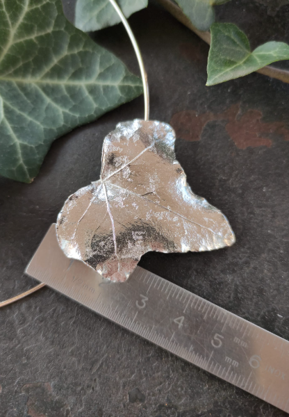 Großer Efeu Blatt Anhänger