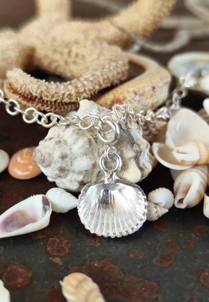 Bettel Armband mit Mini Muschel Hälfte*