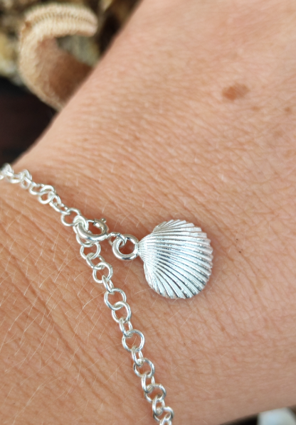 Bettel Armband mit Mini Muschel Hälfte*