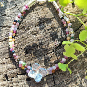 Buntes Turmalin Armband mit Hortensien Blüte