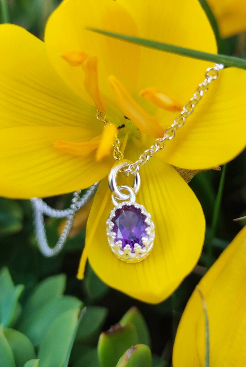 Amethyst Anhänger in Kröhnchen Fassung