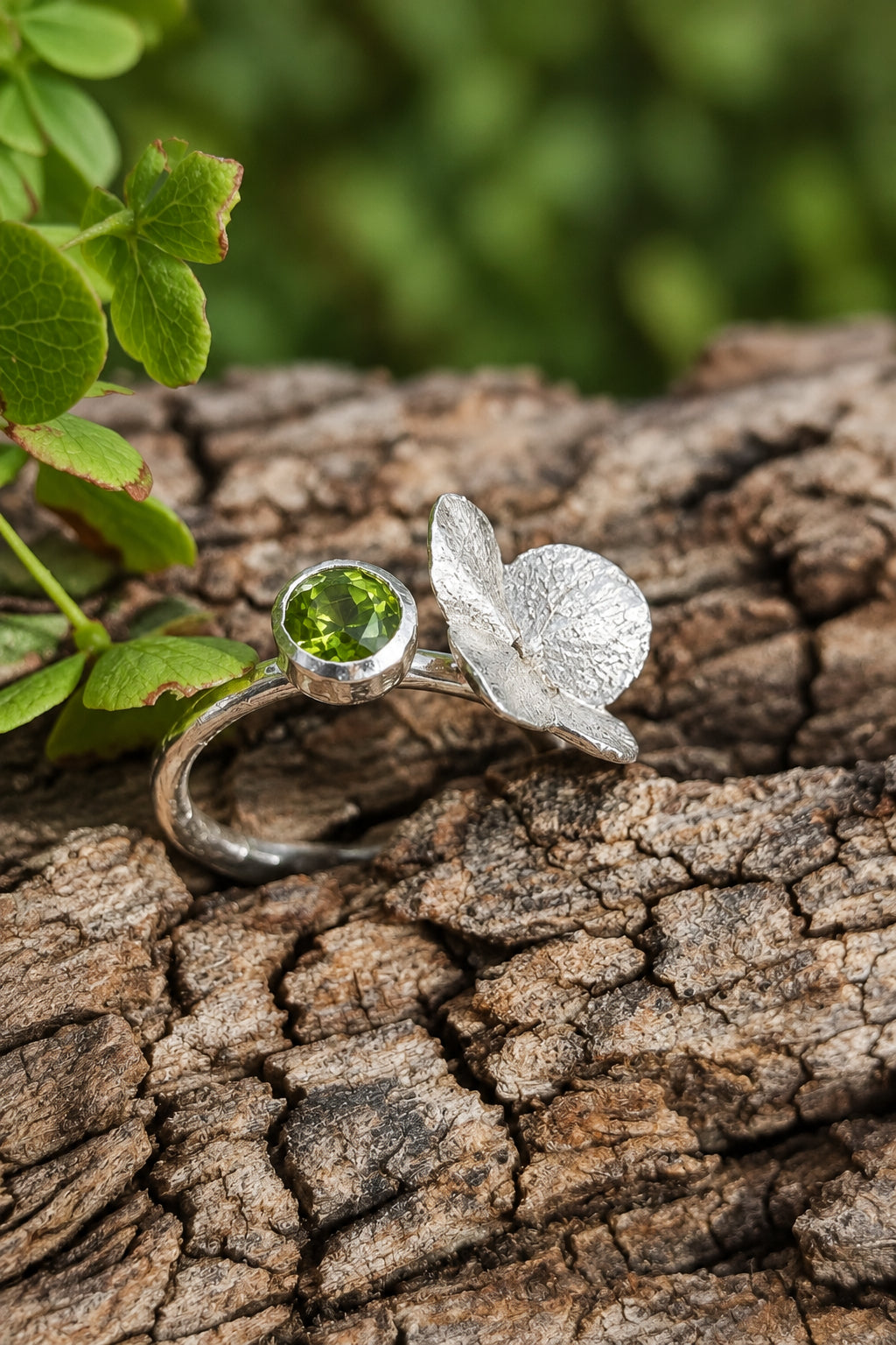 Hortensien Ring mit Peridot