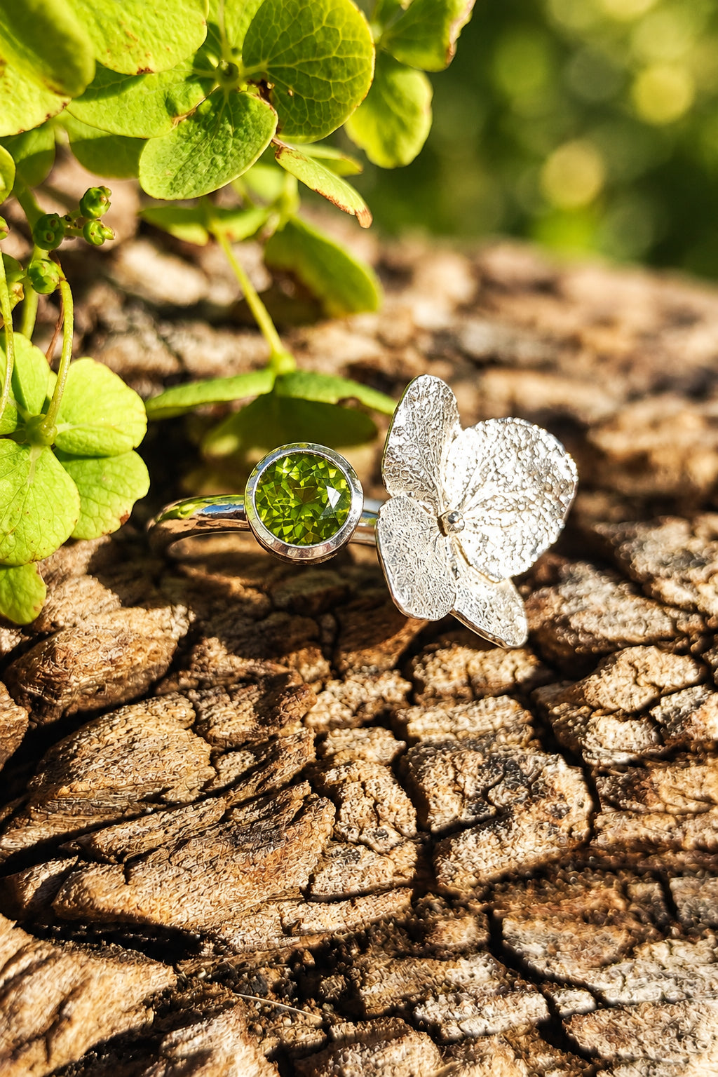 Hortensien Ring mit Peridot