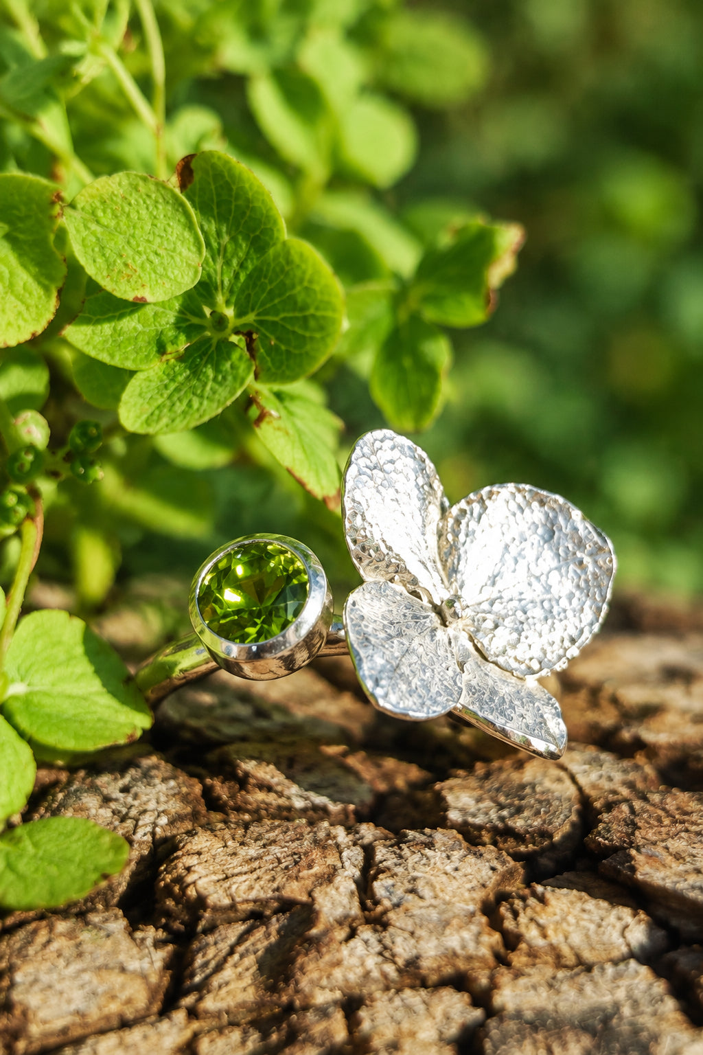 Hortensien Ring mit Peridot